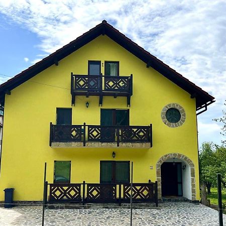 Yellow House 布朗 外观 照片