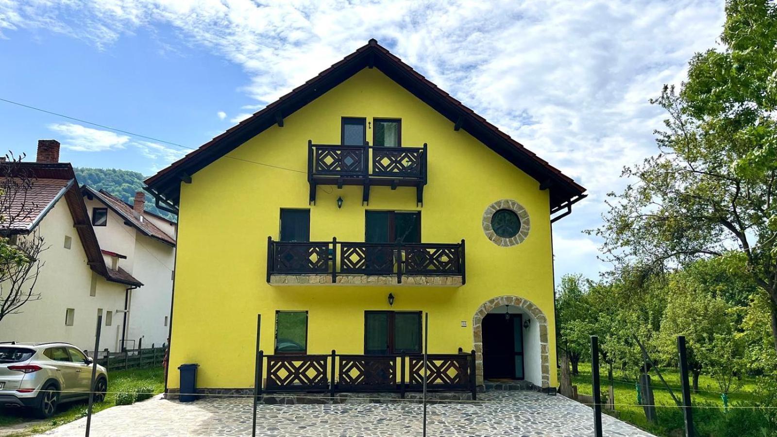 Yellow House 布朗 外观 照片